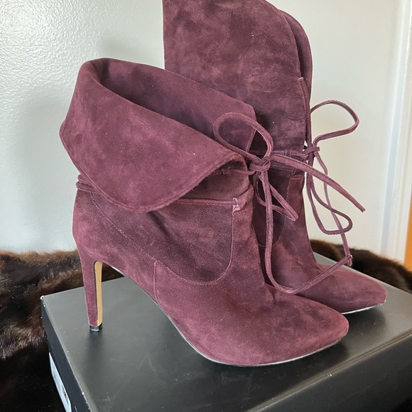 Lord and Taylor 414 Fifth Burgundy suede bootie. Size 8.5 4 in heel. - Picture 6 of 8